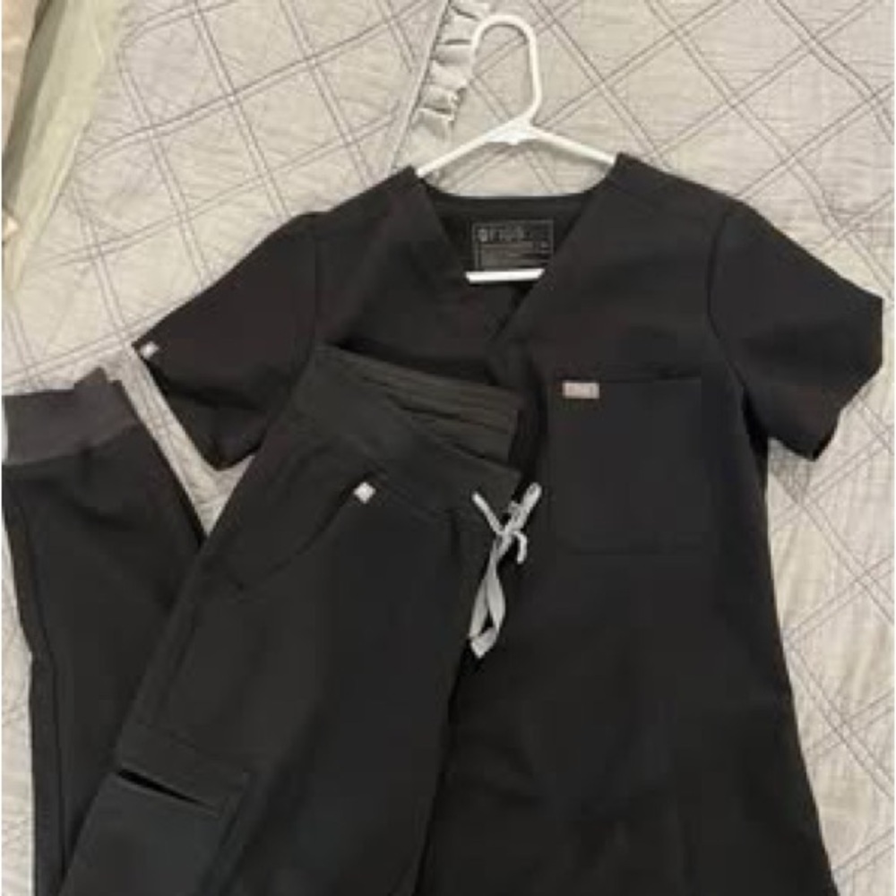 Figs Black Women's Jogger Set